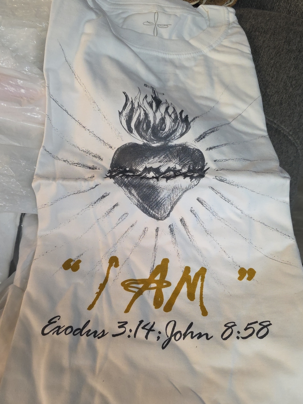 "I AM" White Graphic Sacred Heart SHIRT SIZE 2X